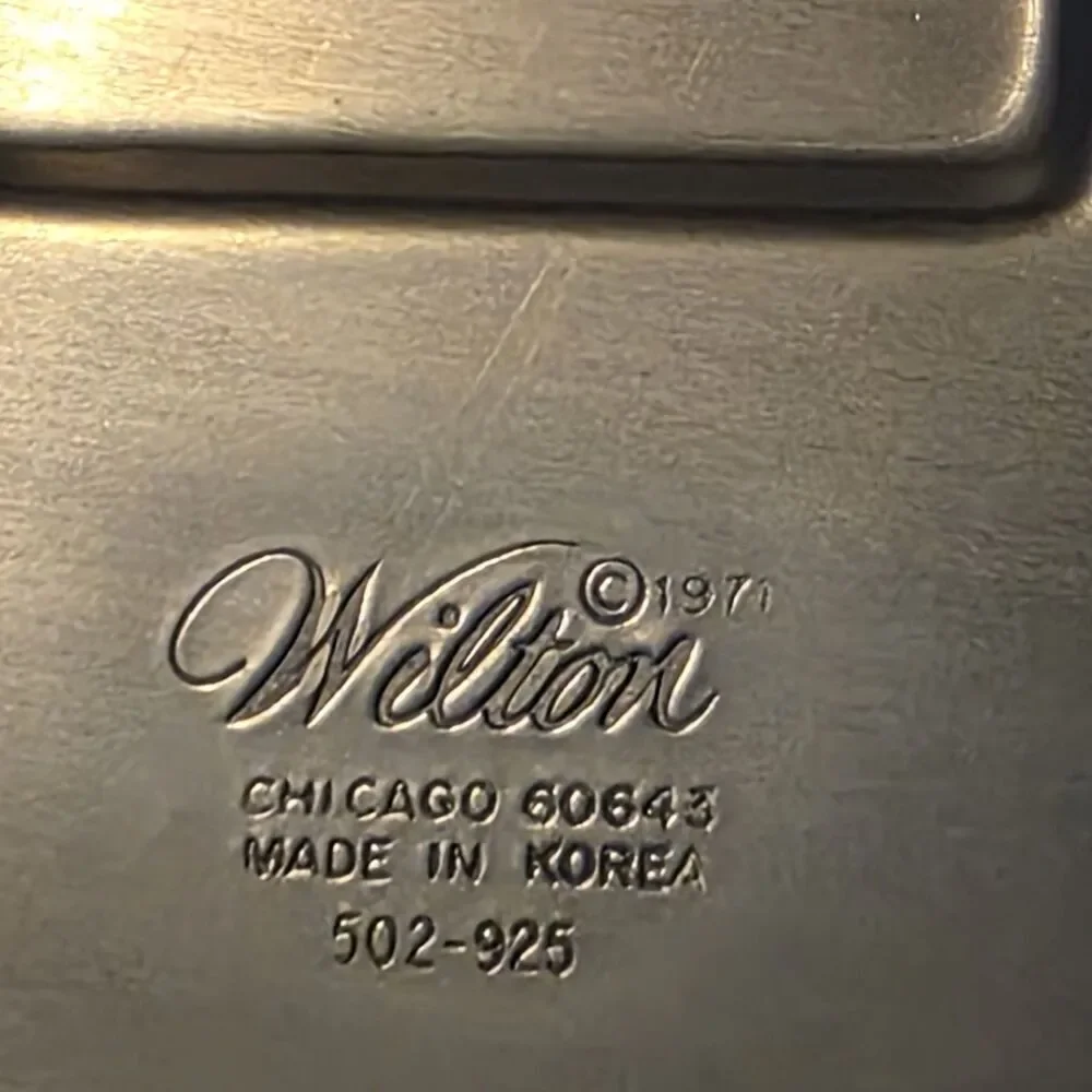 Vintage Wilton Aluminum Guitar Cake Pan 502-925 17” X 9” 1971